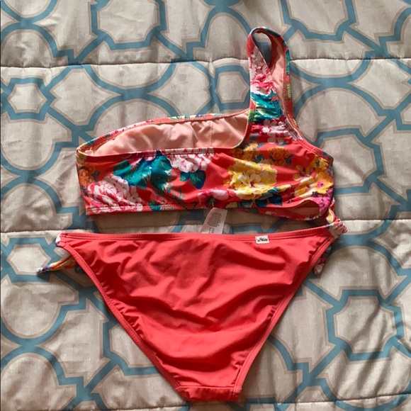 Bathing suit - Picture 2 of 3